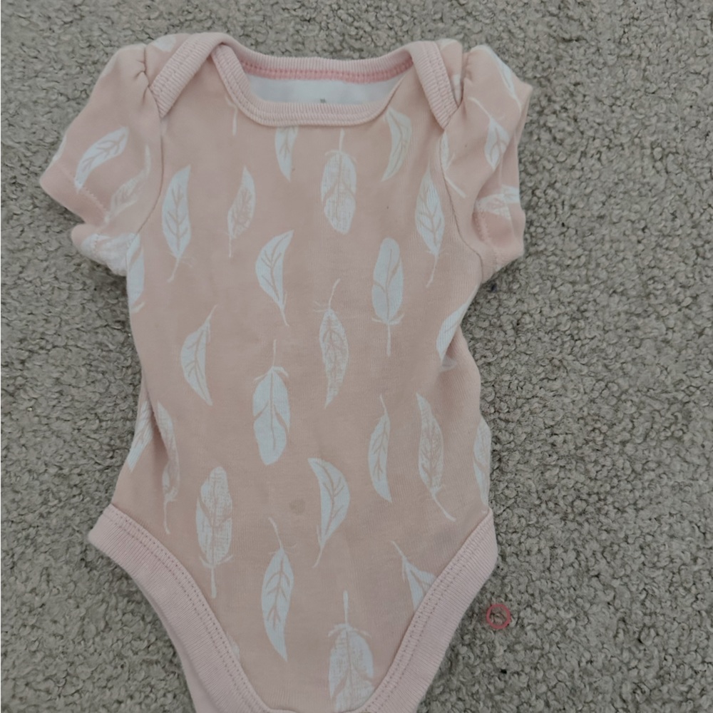 Baby’s nature pink bodysuit